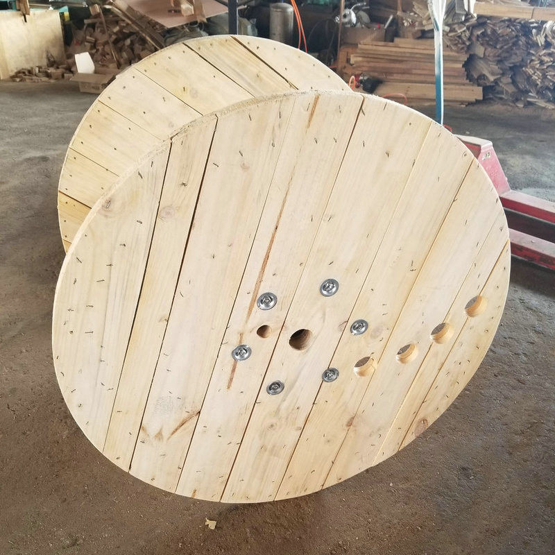 4 voies de câble en bois en rouleau rond grande bobine de câble en bois utilisée pour le câble