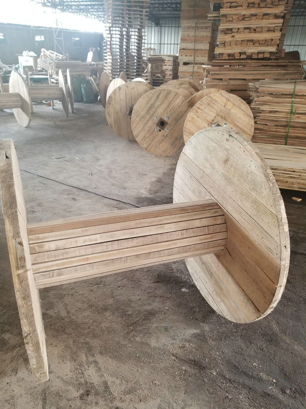 4 voies de câble en bois en rouleau rond grande bobine de câble en bois utilisée pour le câble
