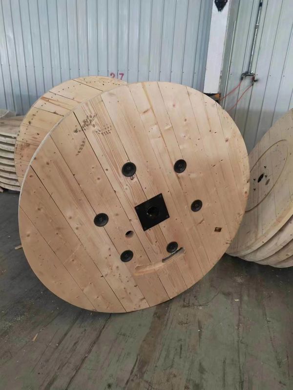 4 voies de câble en bois en rouleau rond grande bobine de câble en bois utilisée pour le câble
