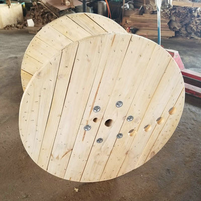 Bon prix 4 voies de câble en bois en rouleau rond grande bobine de câble en bois utilisée pour le câble en ligne